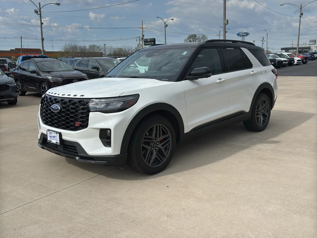 Used 2025 Star White Ford ST image 3