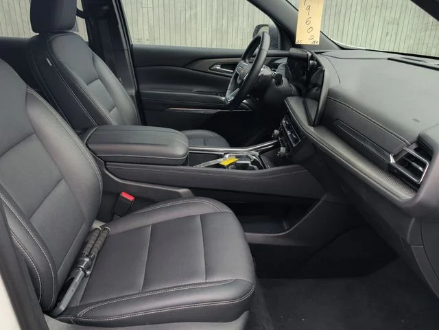 Used 2025 White Chevrolet LT image 30