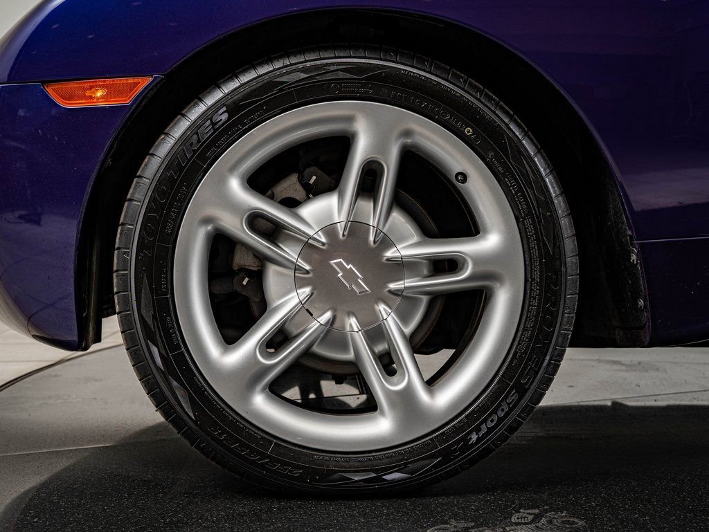 Used 2004 Ultra Violet Metallic Chevrolet  image 15