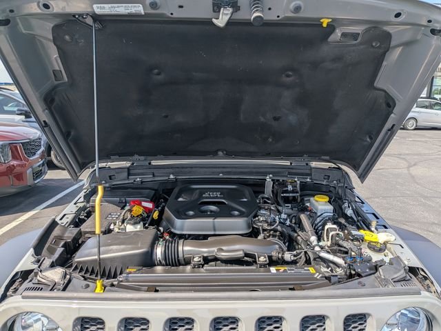 Used 2021 Gray Jeep Sport image 9