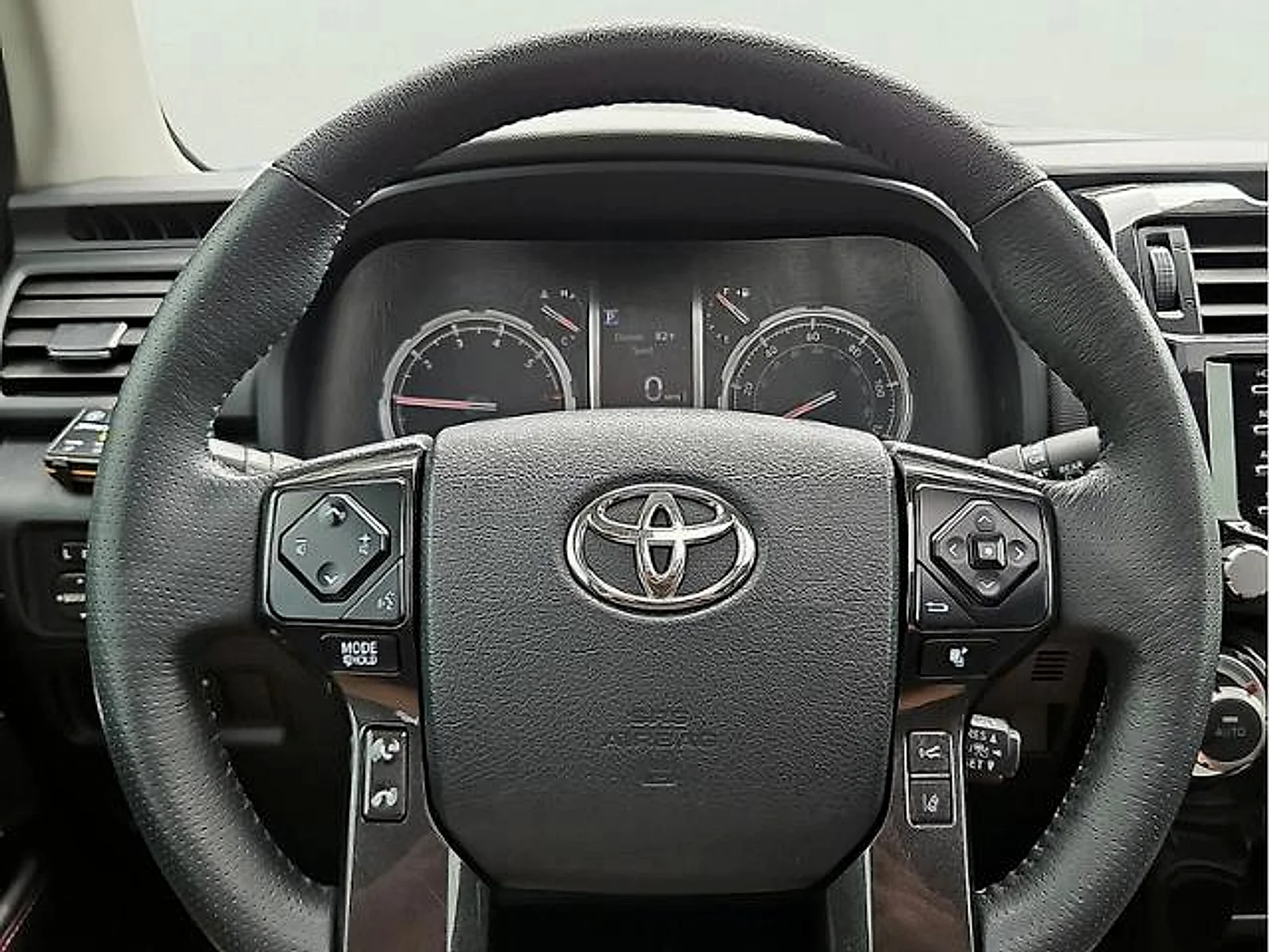 Used 2020 Hunter Green Toyota  image 18
