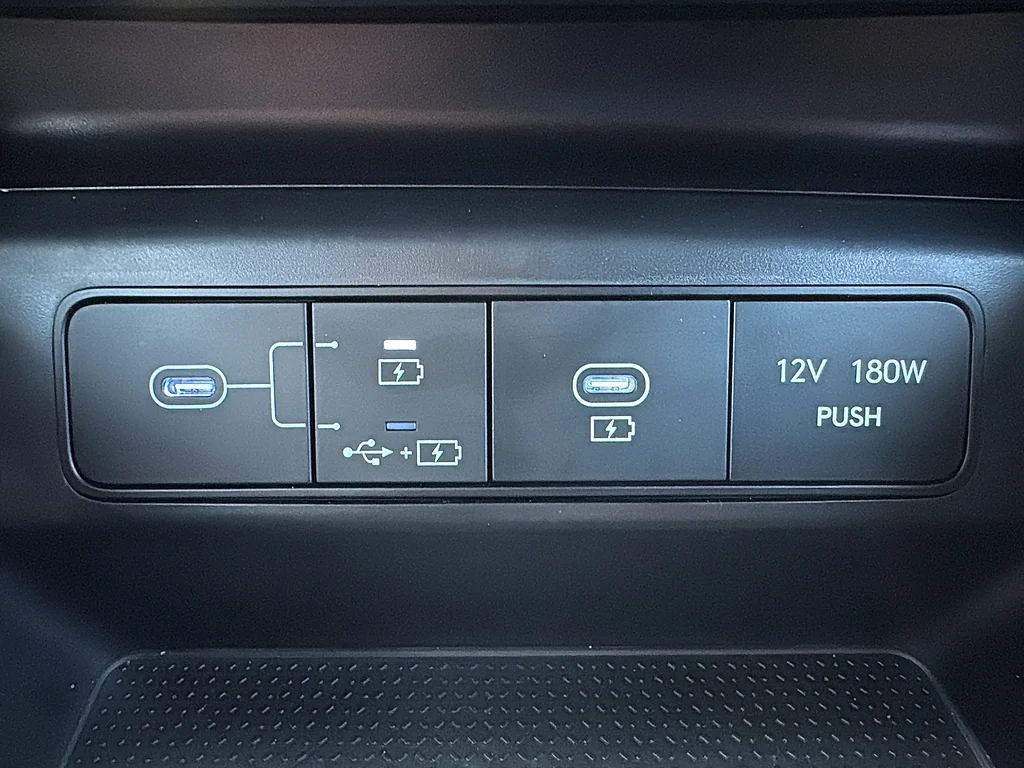 Used 2025 Atlas White Hyundai  image 25