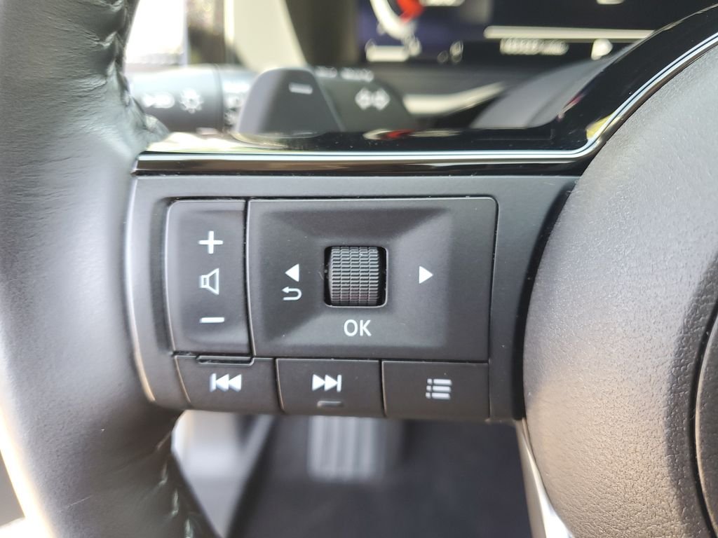 Used 2022 Solid Gray/Super Black Nissan Platinum image 16