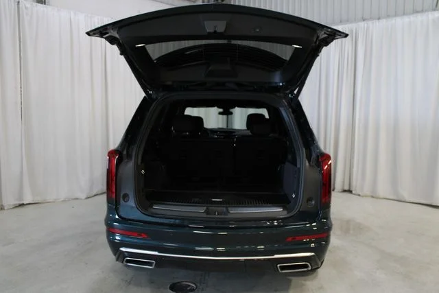 Used 2025 Green Cadillac Luxury image 34