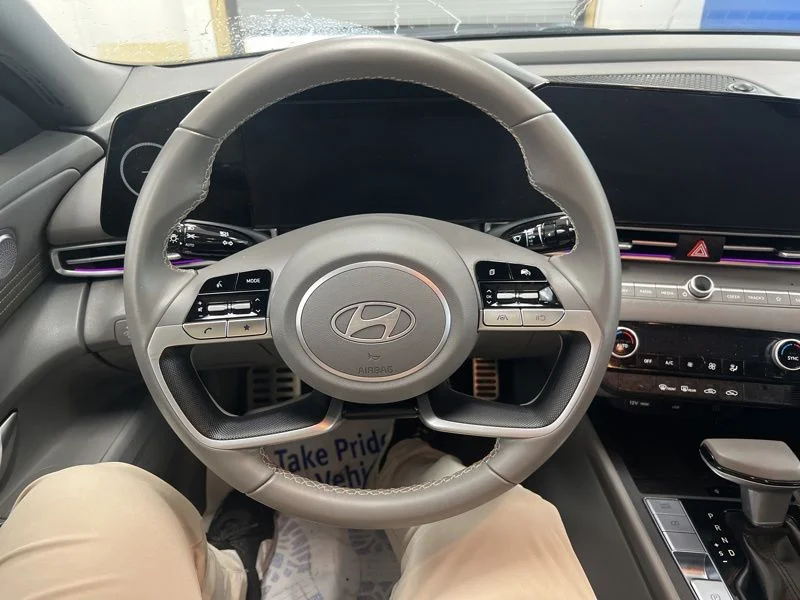 Used 2025 Gray Hyundai SEL Sport image 23
