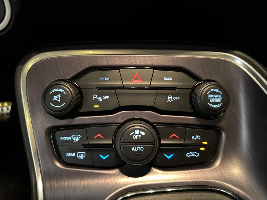 Used 2016 Black Dodge R/T Shaker image 27