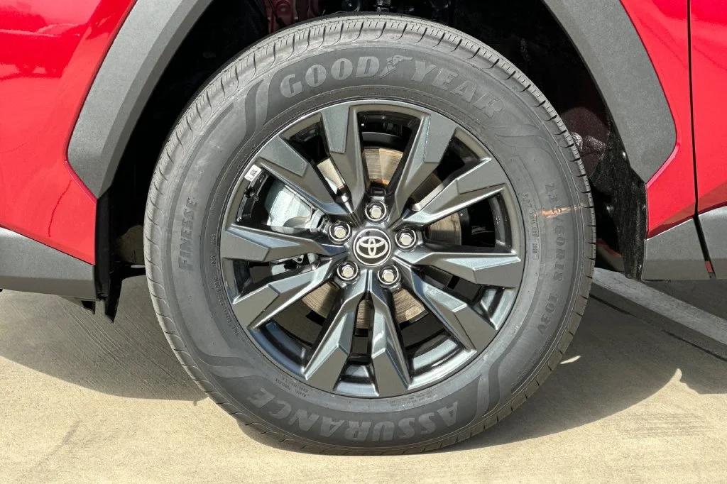New 2026 Ruby Flare Pearl <sup>1</sup> Toyota  XLE Premium image 13