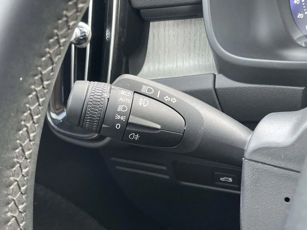 Certified Used 2025 Crystal White Volvo Core image 12