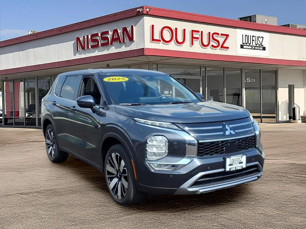 2025 Mitsubishi Outlander SE S-AWC's photo