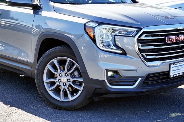 Used 2024 Silver GMC SLT image 3