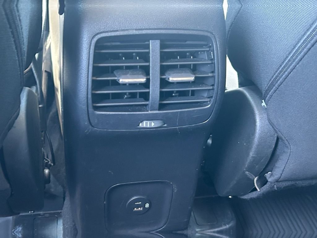 Used 2022 White Ford SE image 31