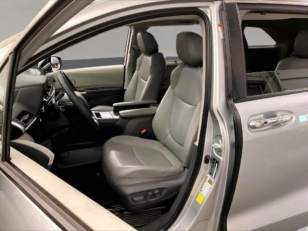 Used 2021 Silver Toyota XLE image 29