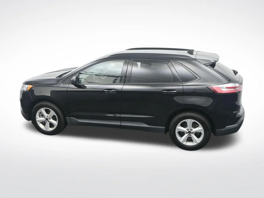 Used 2023 Black Metallic Ford SE image 37