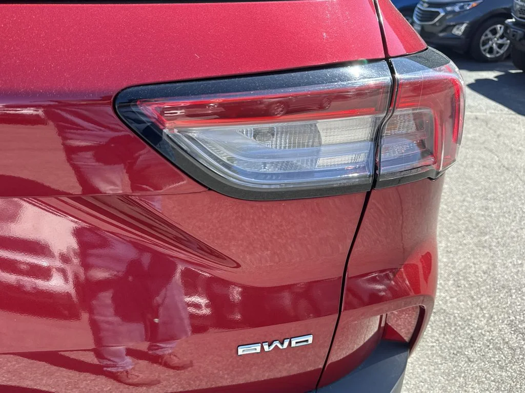 Used 2022 Rapid Red Metallic Tinted Clearcoat Ford SE image 36