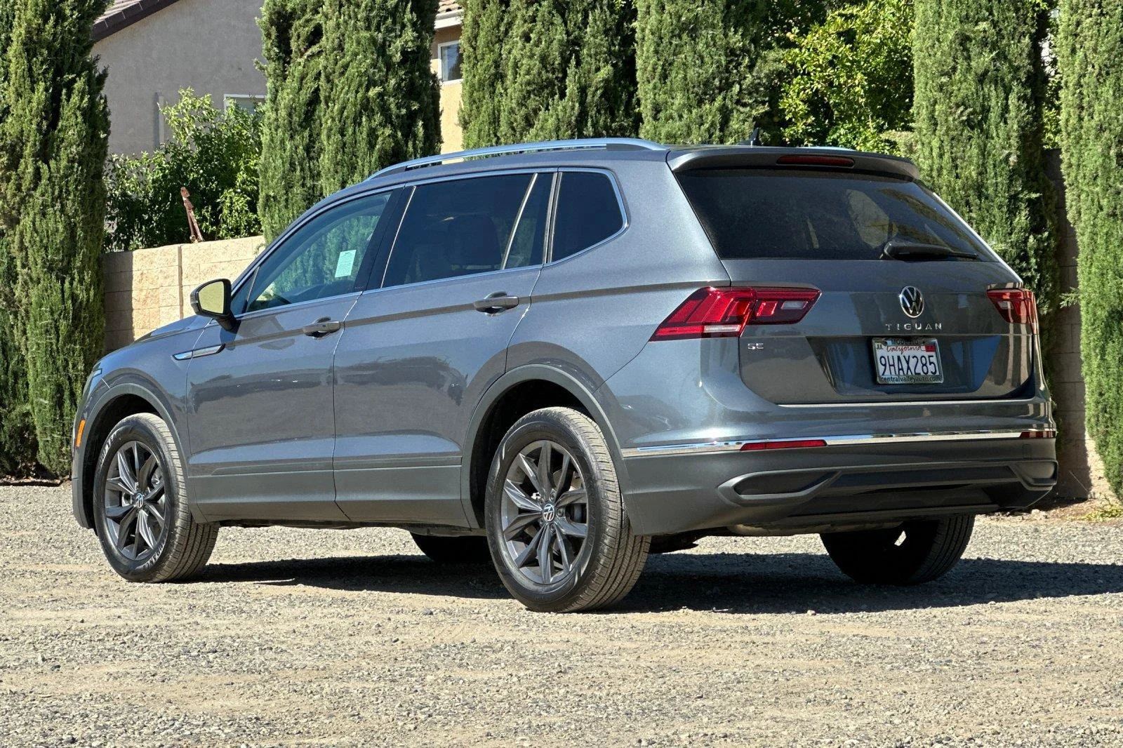 Used 2023 Platinum Gray Metallic Volkswagen SE image 6