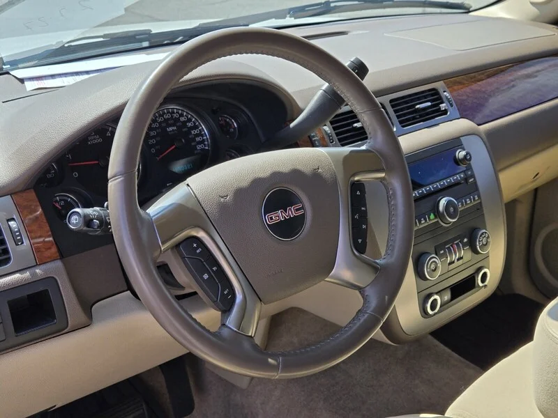 Used 2007 Summit White GMC SLE image 16