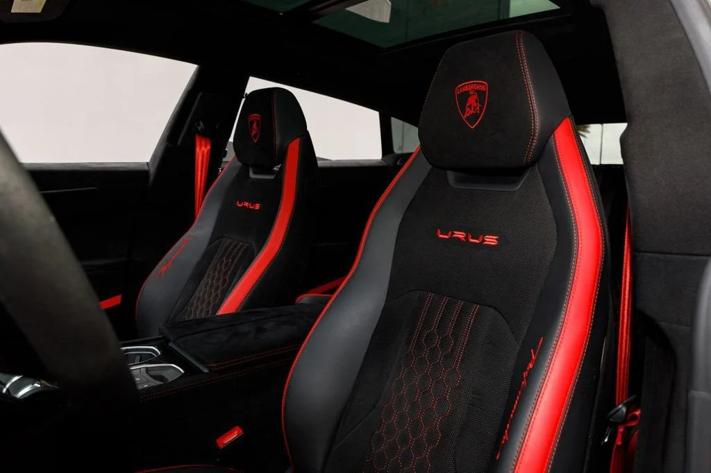 Used 2024 White Lamborghini Performante image 24
