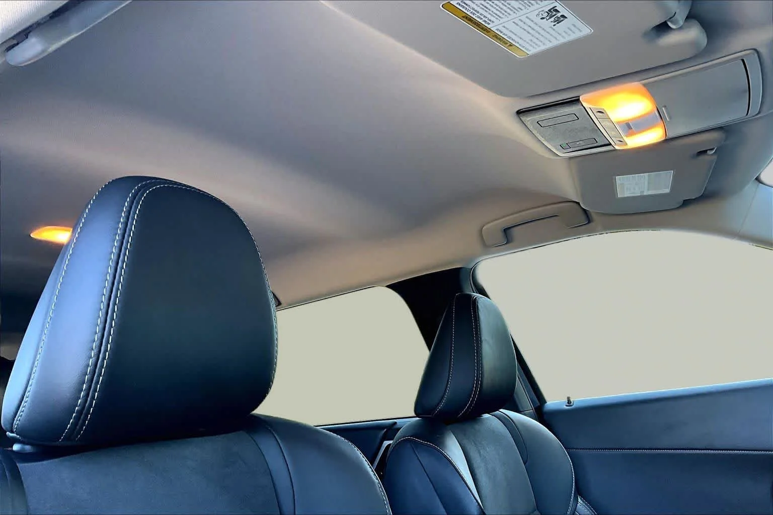 Used 2025 Cosmic Blue Metallic Mitsubishi SE image 14