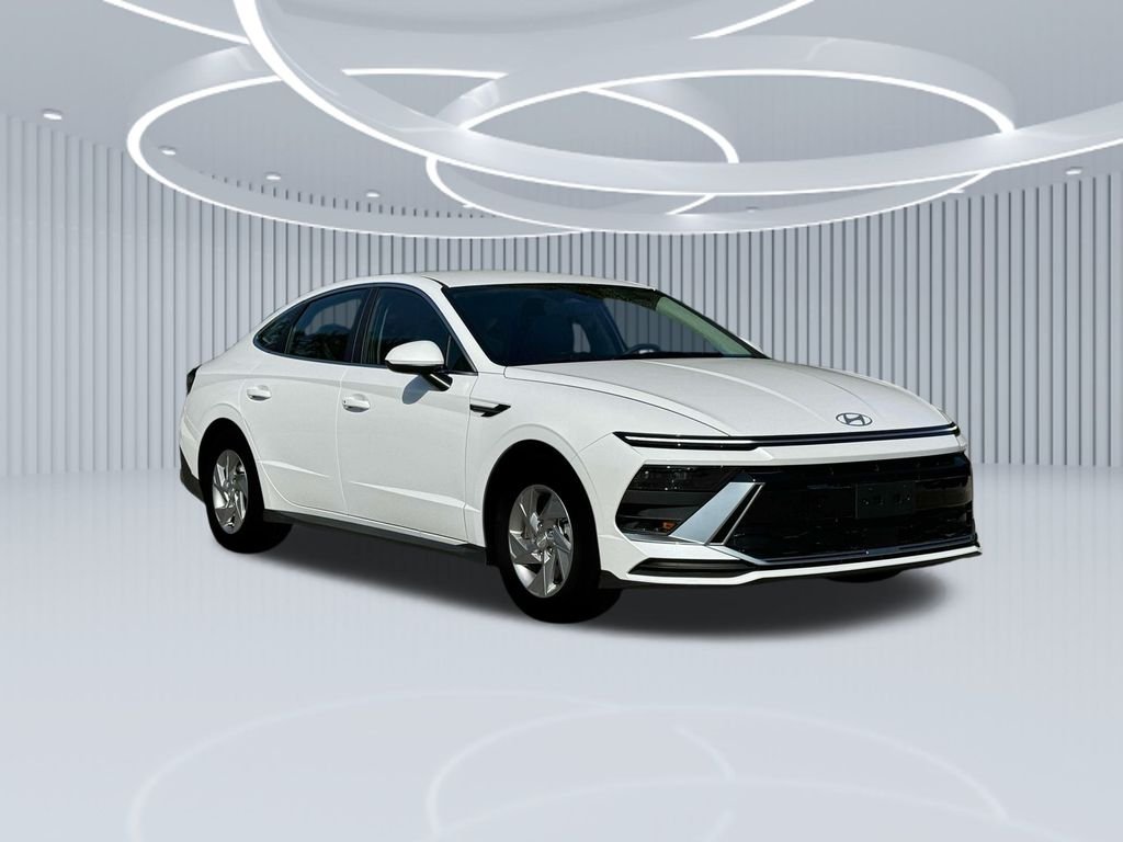 New 2025 White Hyundai SE image 30