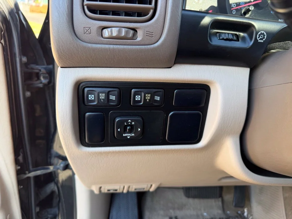 Used 2000 Black Toyota Base image 17