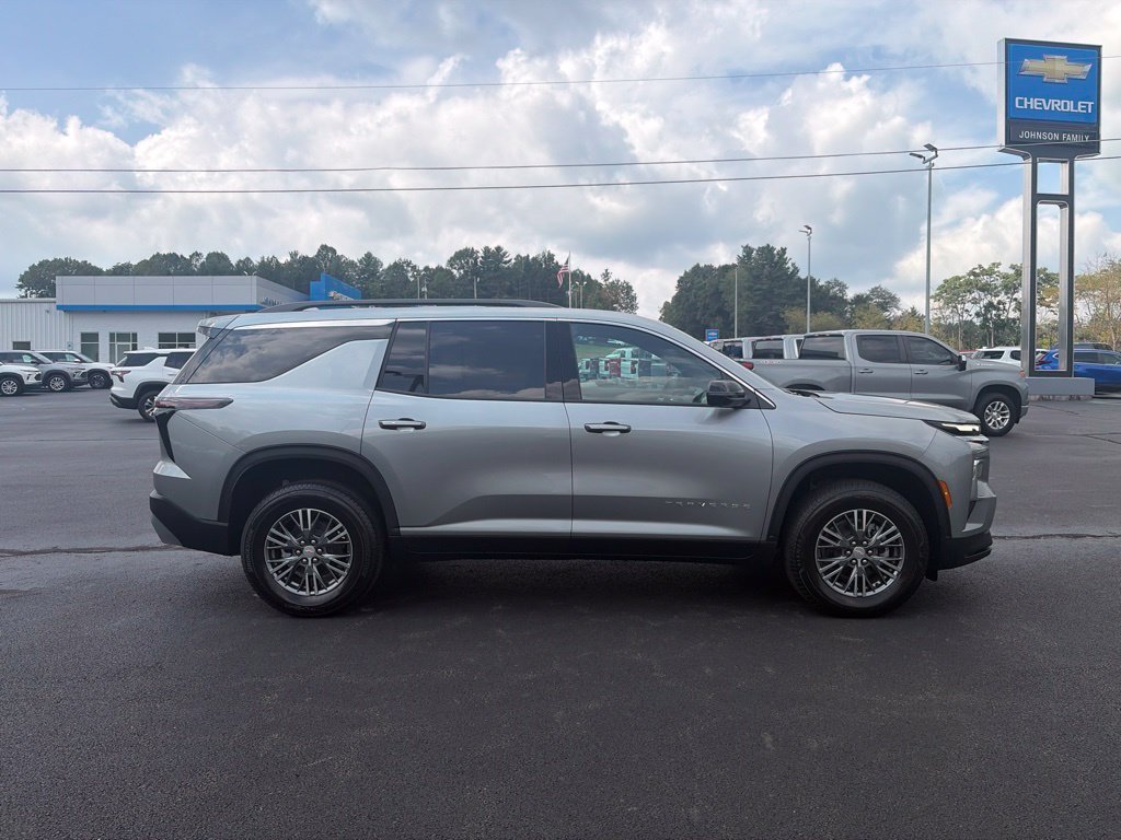 2027 Chevrolet Traverse LT - Photo 9