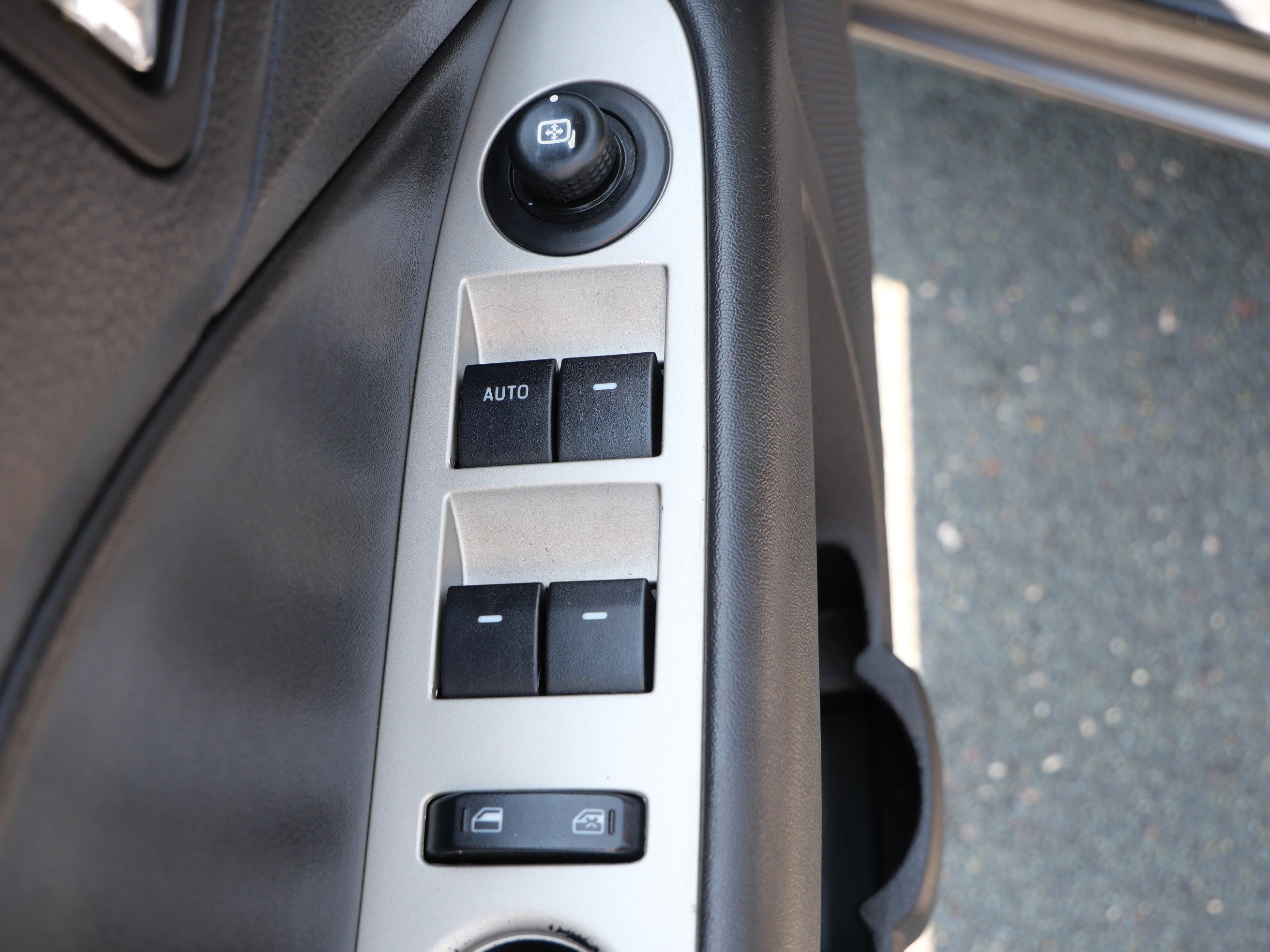 Used 2010 Gray Ford SEL image 16
