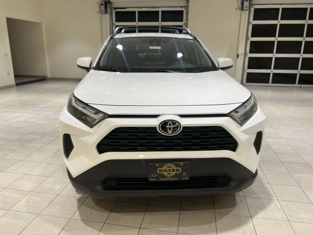 2025 Toyota RAV4 XLE - Photo 8