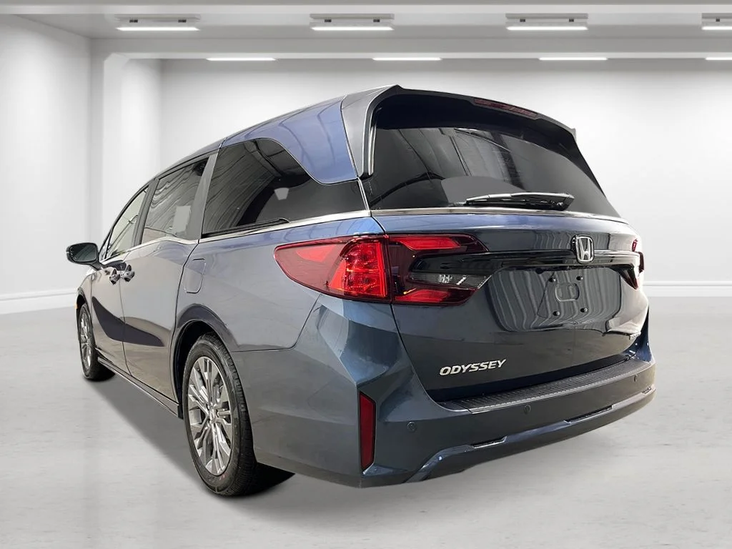 New 2026 Smoke Blue Pearl Honda Touring image 3