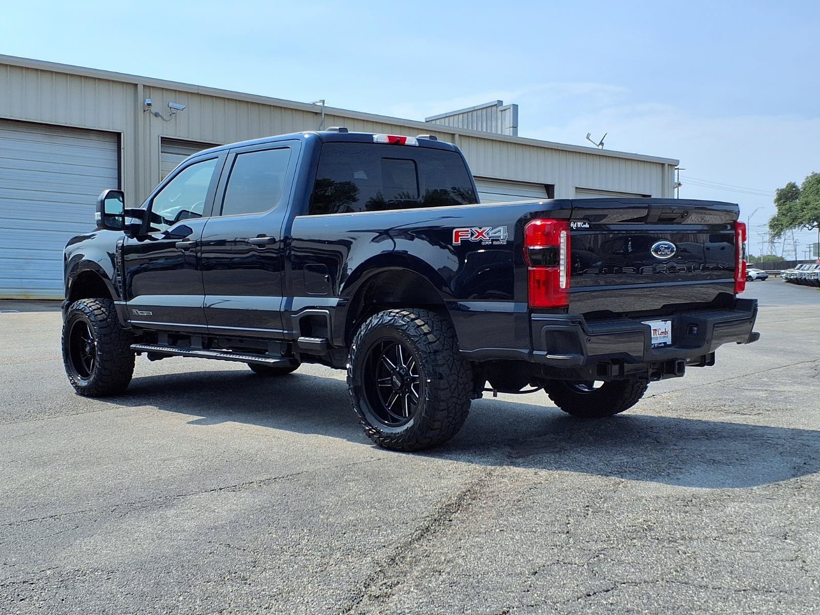 Used 2025 Blue Ford XL image 7