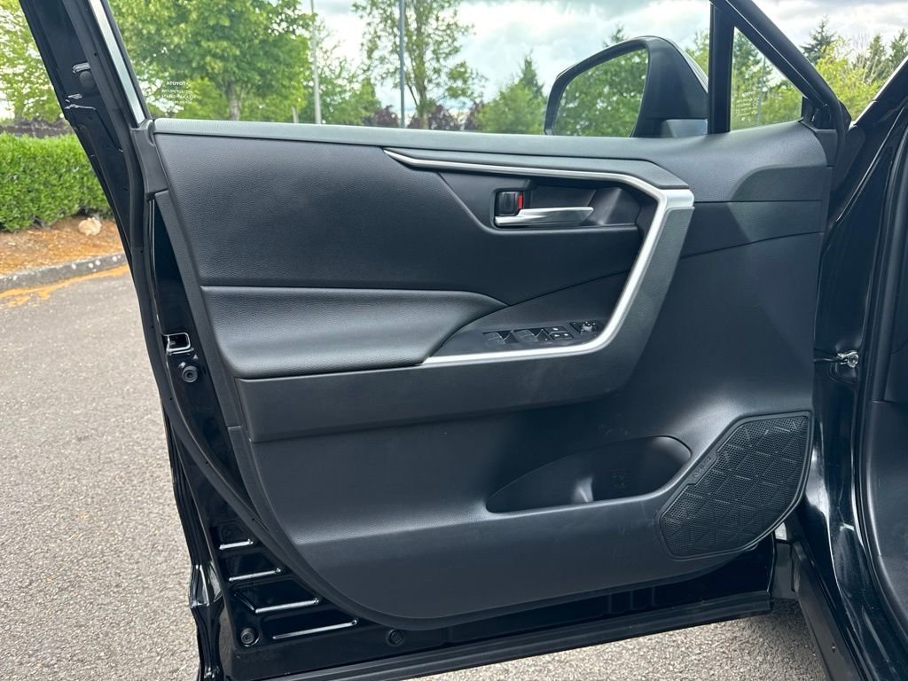 Used 2022 Midnight Black Metallic Toyota SE image 19