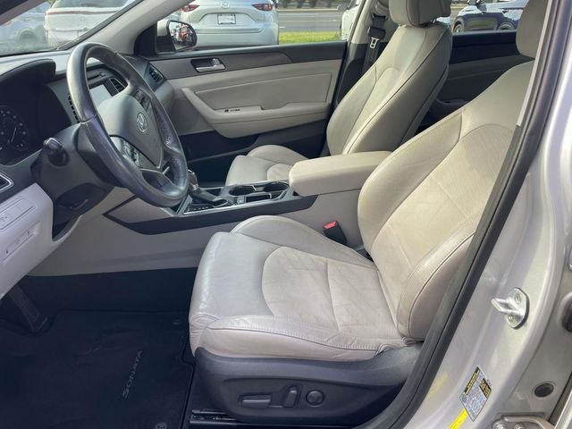 Used 2017 Silver Hyundai Sport image 15