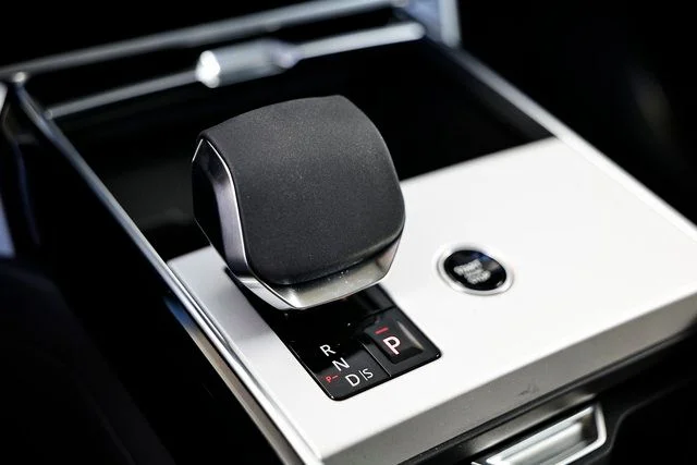 2025 Land Rover Range Rover SE - Photo 42
