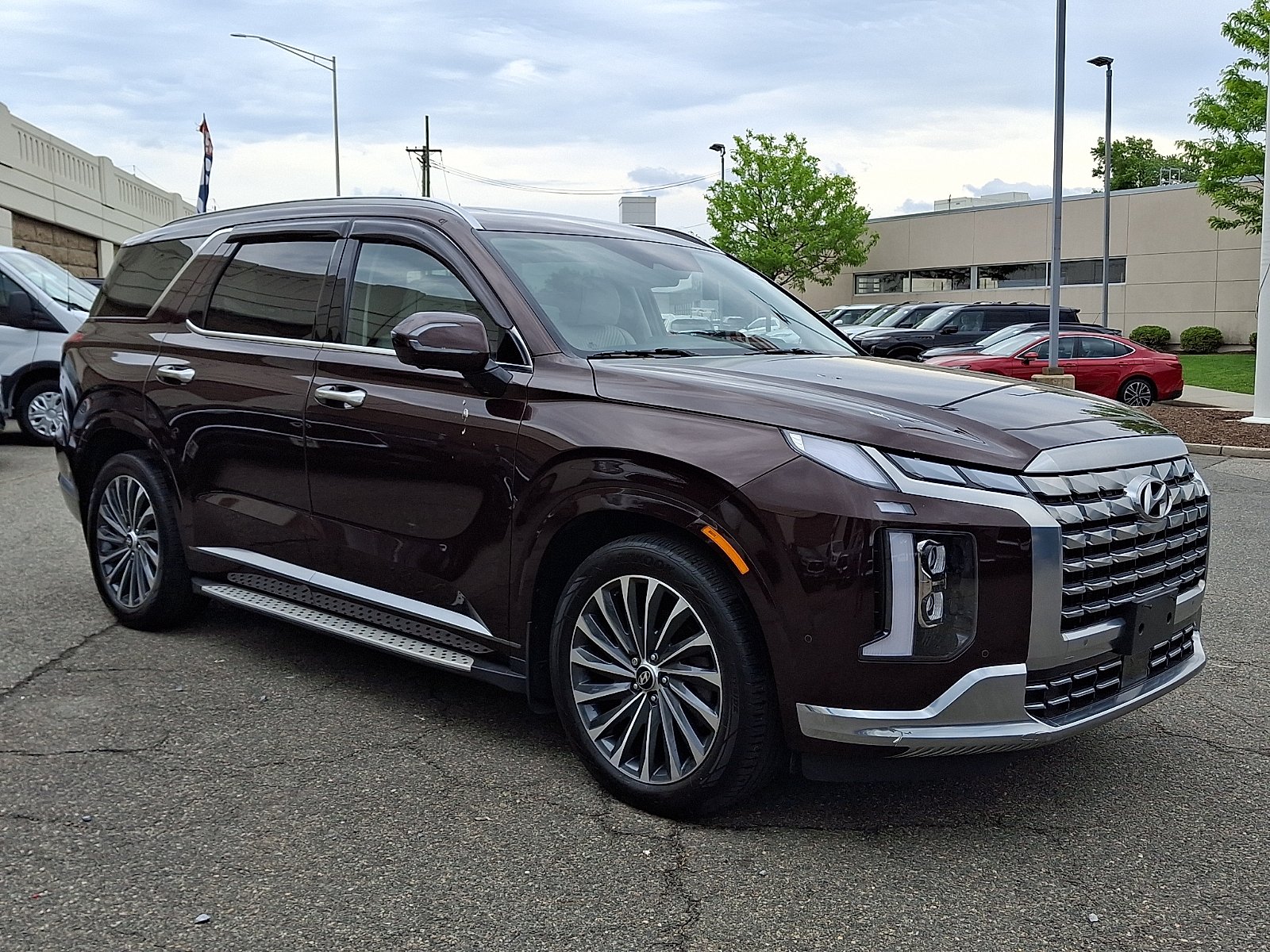 Used 2024 Sierra Burgundy - W7B Hyundai Calligraphy image 3