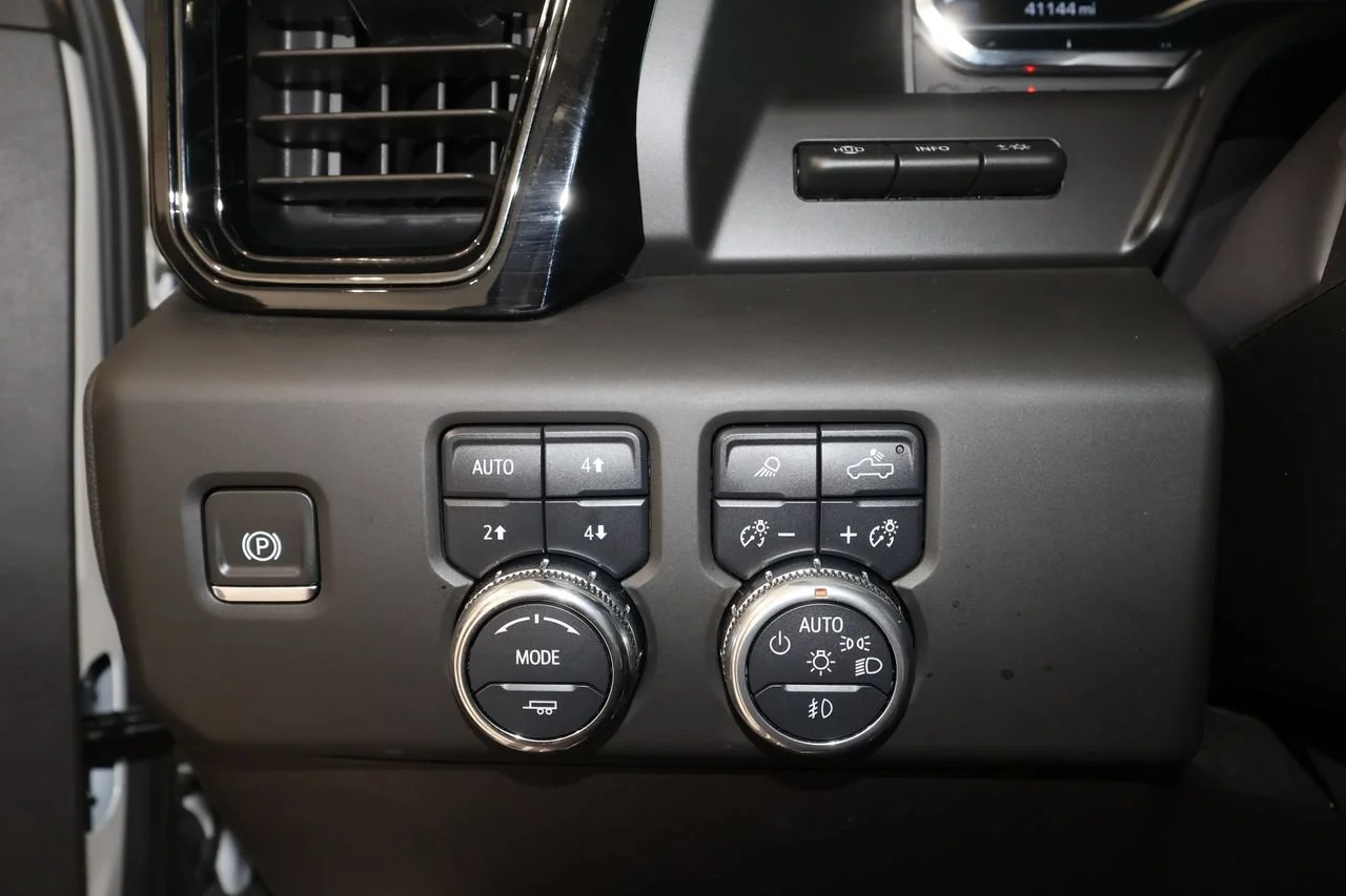 2025 GMC Sierra 1500 AT4 - Photo 11