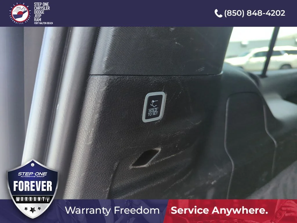 Used 2024 Black Jeep Base image 32