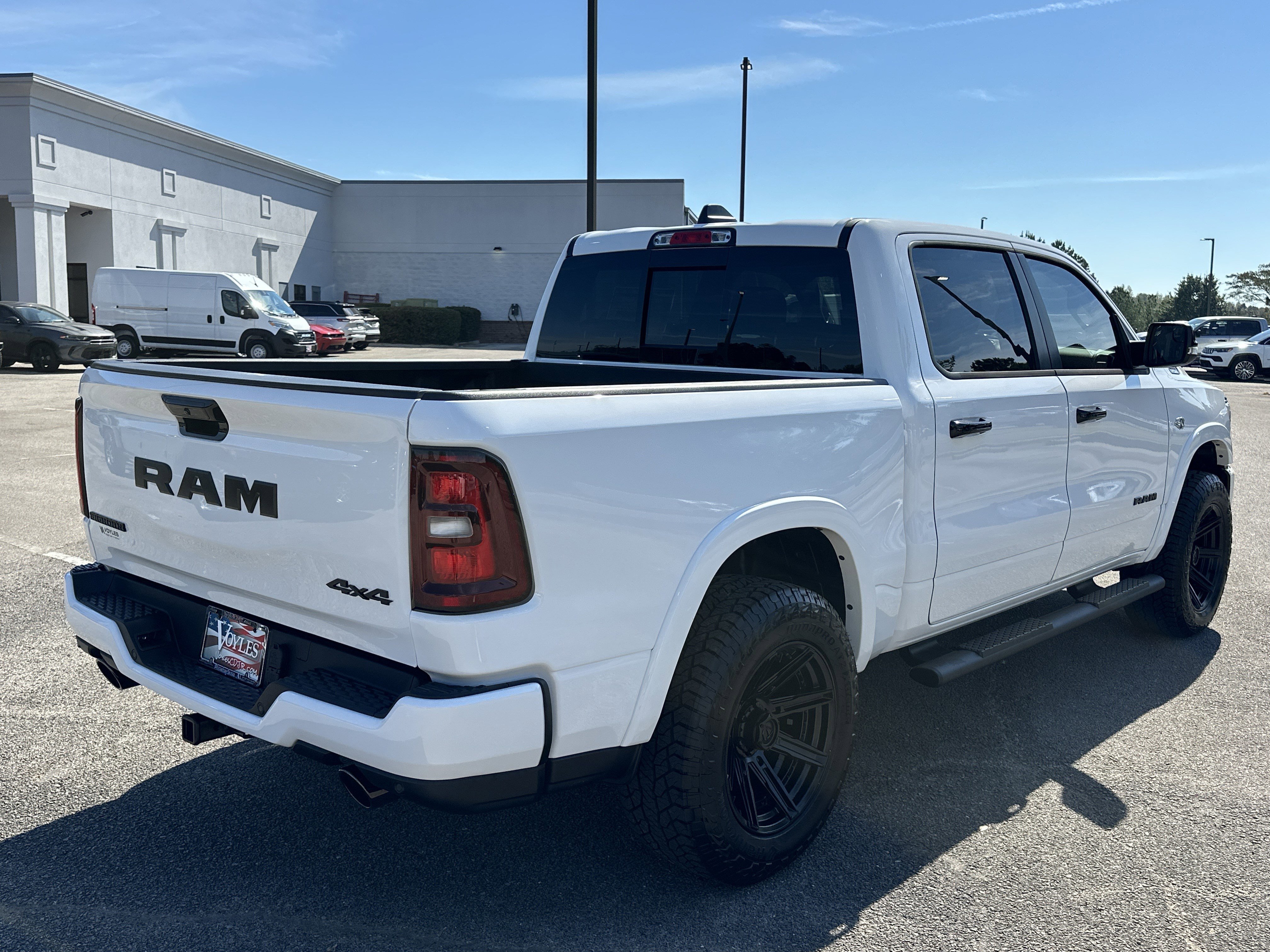 New 2026 Bright White Clear-Coat Exterior Paint RAM Big Horn/Lone Star image 7