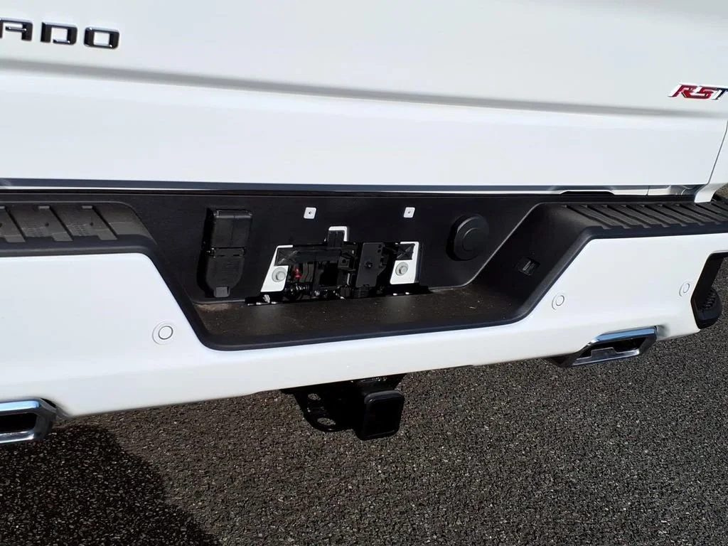 New 2026 Summit White Chevrolet RST image 32