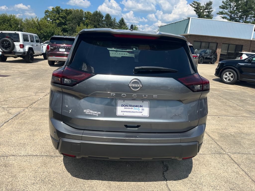 Used 2024 Gray Nissan S image 4