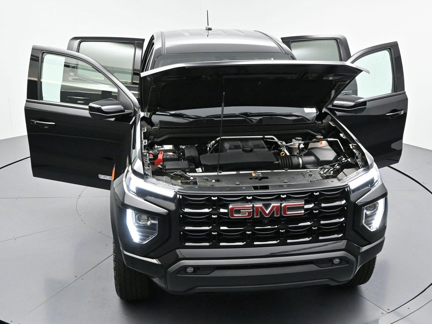 Used 2025 Onyx Black GMC Elevation image 41