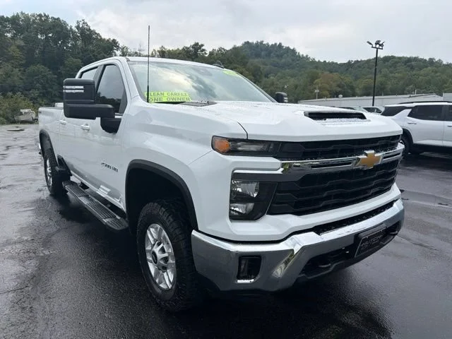 Used 2025 Summit White Chevrolet LT image 2