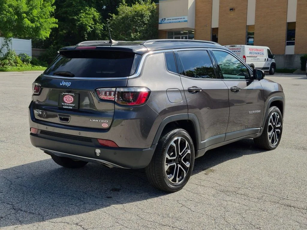 Used 2023 Gray Jeep Limited image 3