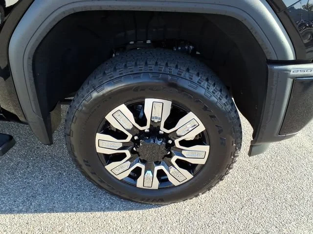 Used 2025 Onyx Black GMC Denali image 10