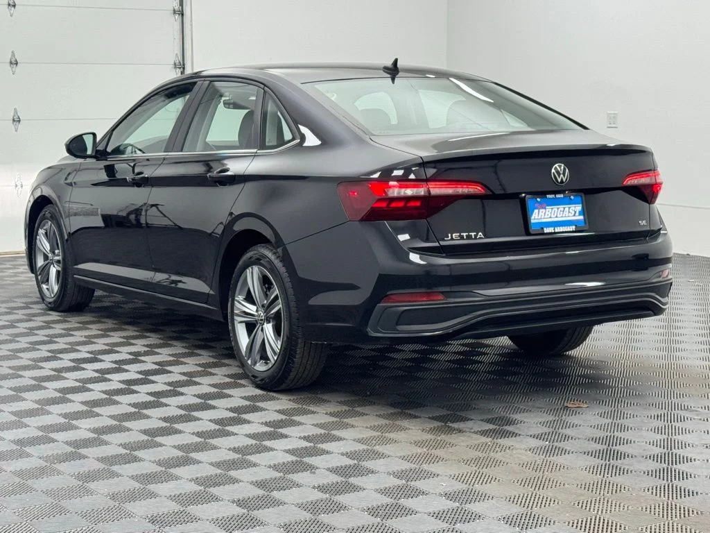 Used 2024 Deep Black Pearl Volkswagen 1.5T SE image 10