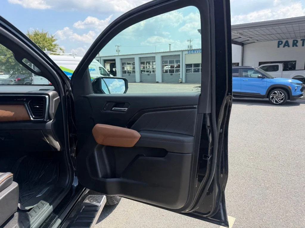 Used 2023 Black GMC AT4 image 28