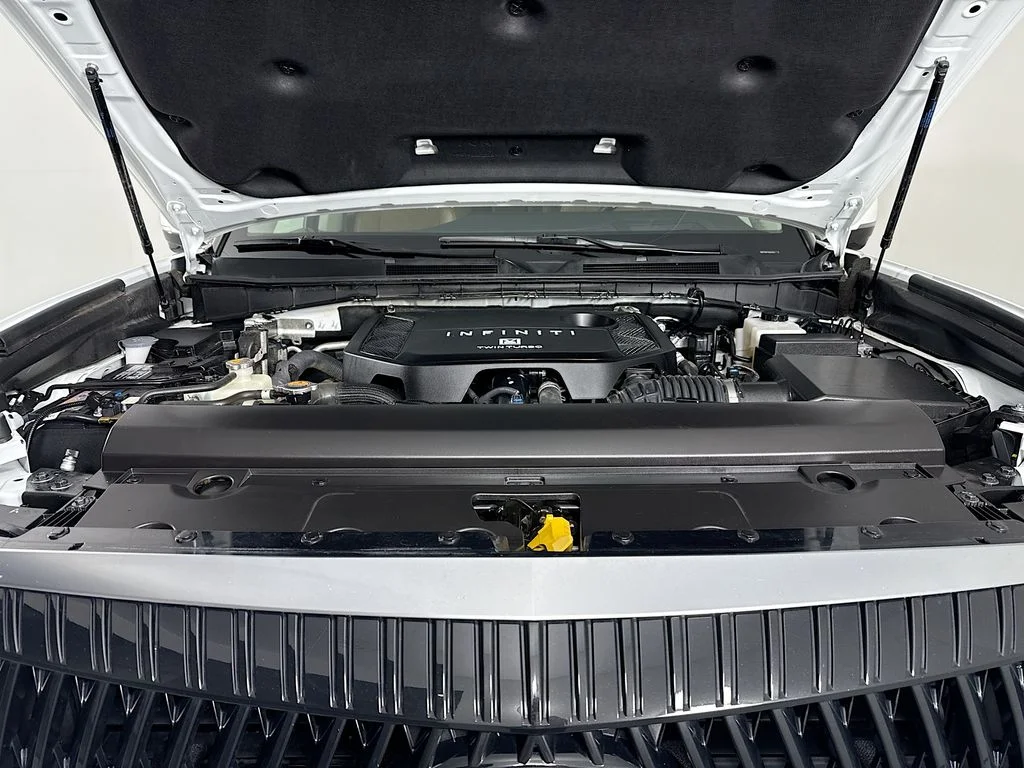 Used 2025 White INFINITI LUXE image 33