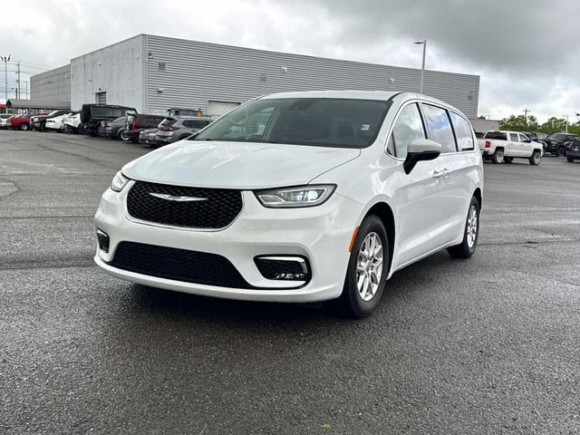 Used 2023 White Chrysler Touring L image 9