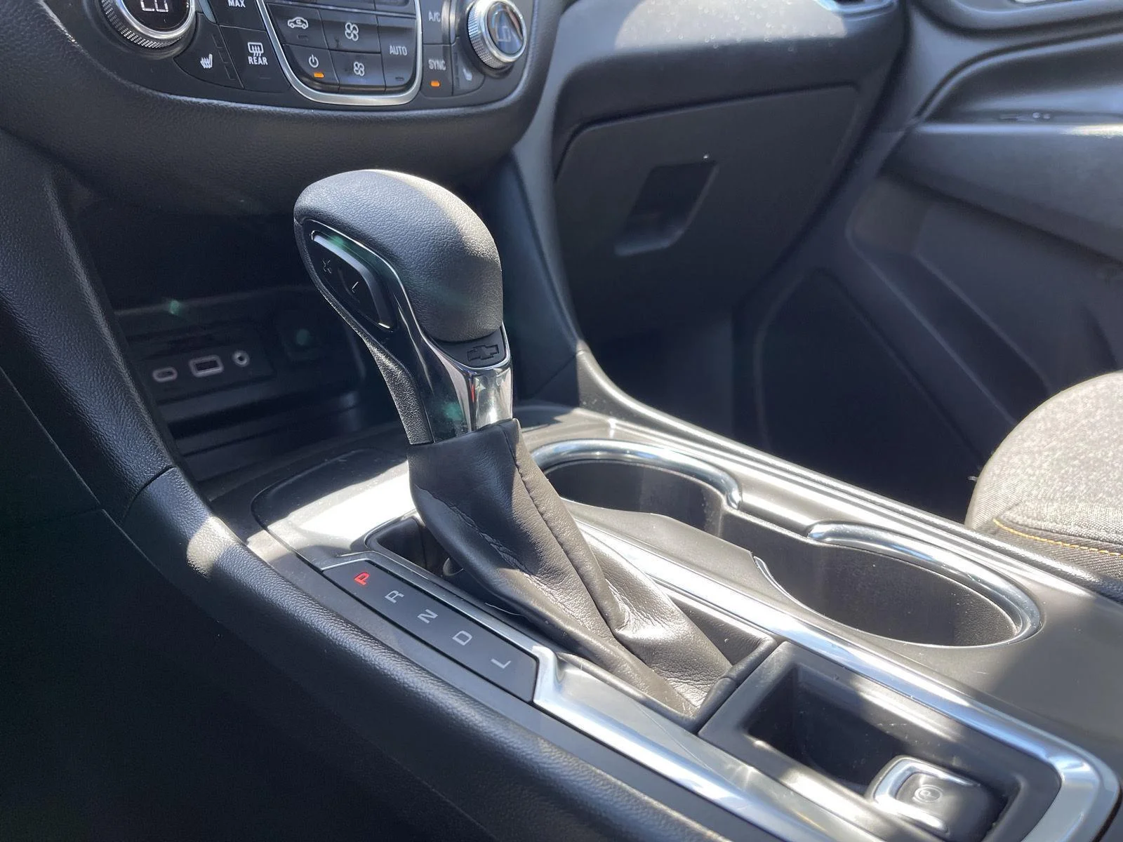Used 2024 Summit White Chevrolet LT image 29