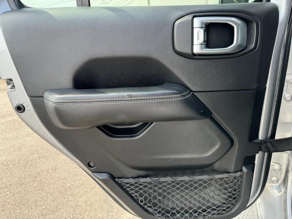 Used 2020 Silver Jeep Unlimited Sahara image 18