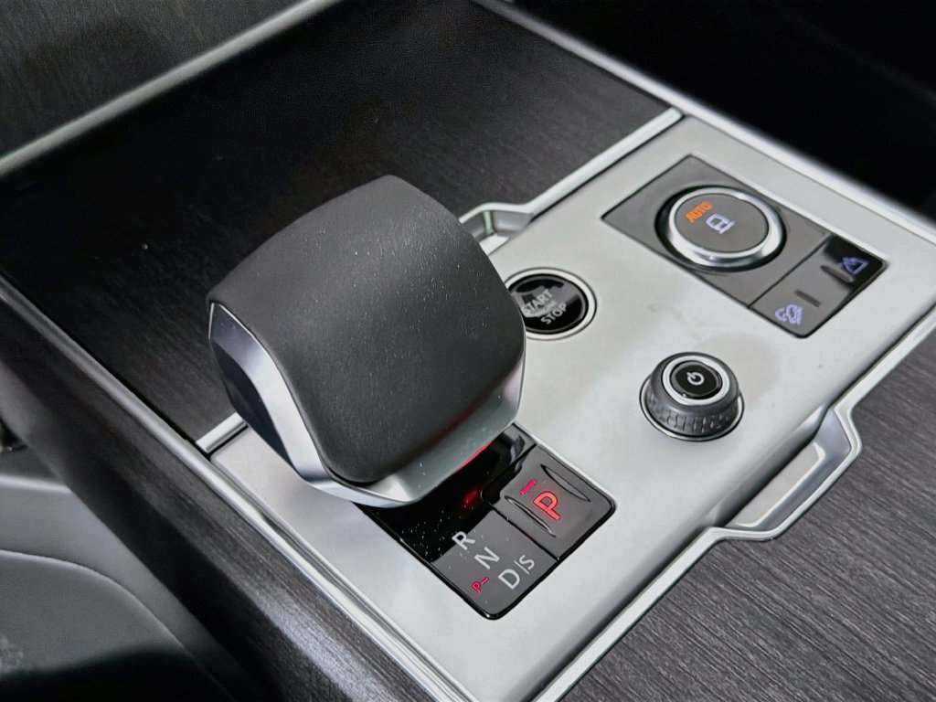 New 2027 Fuji White Land Rover SE image 17