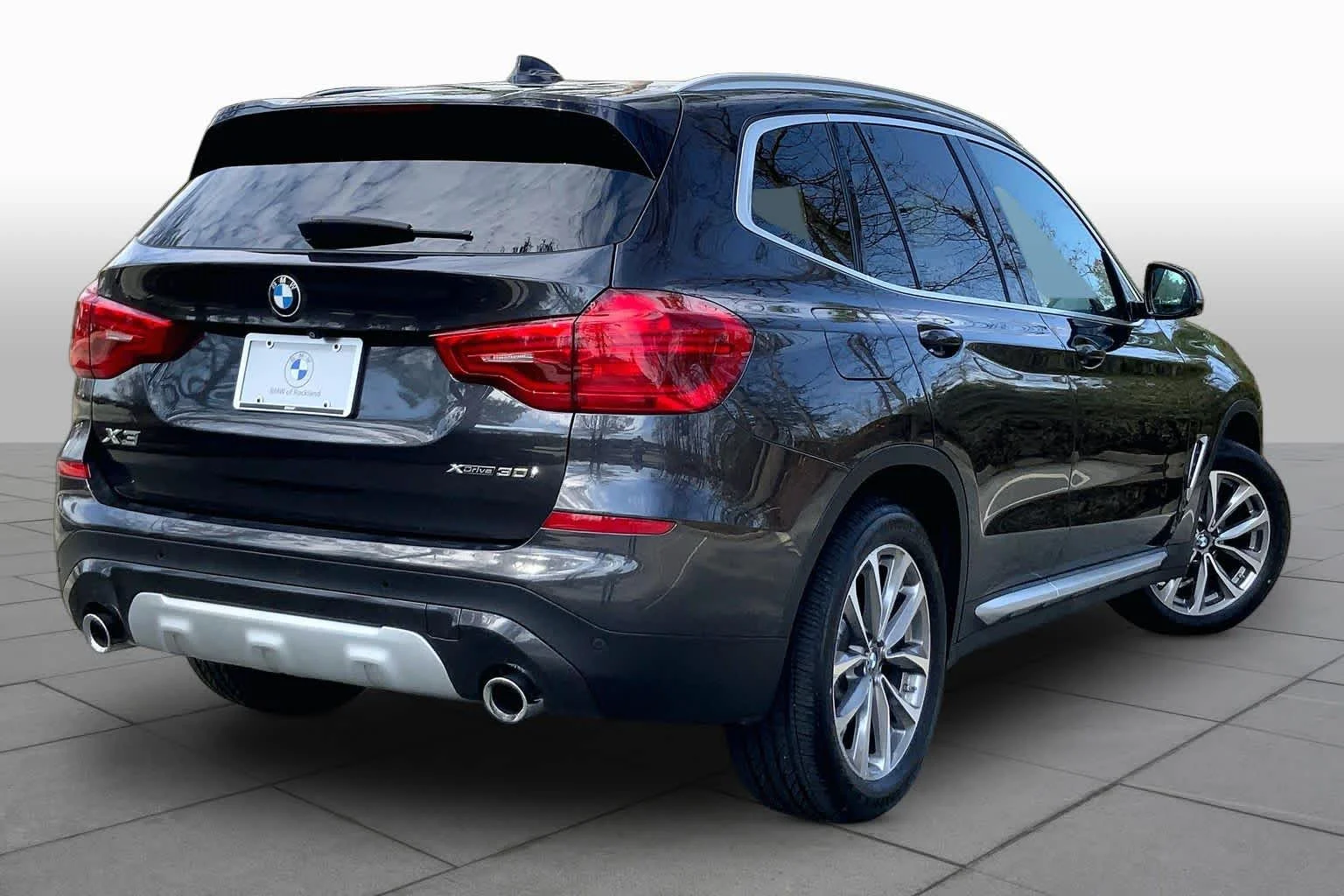 Used 2019 Dark Graphite Metallic BMW xDrive30i image 12